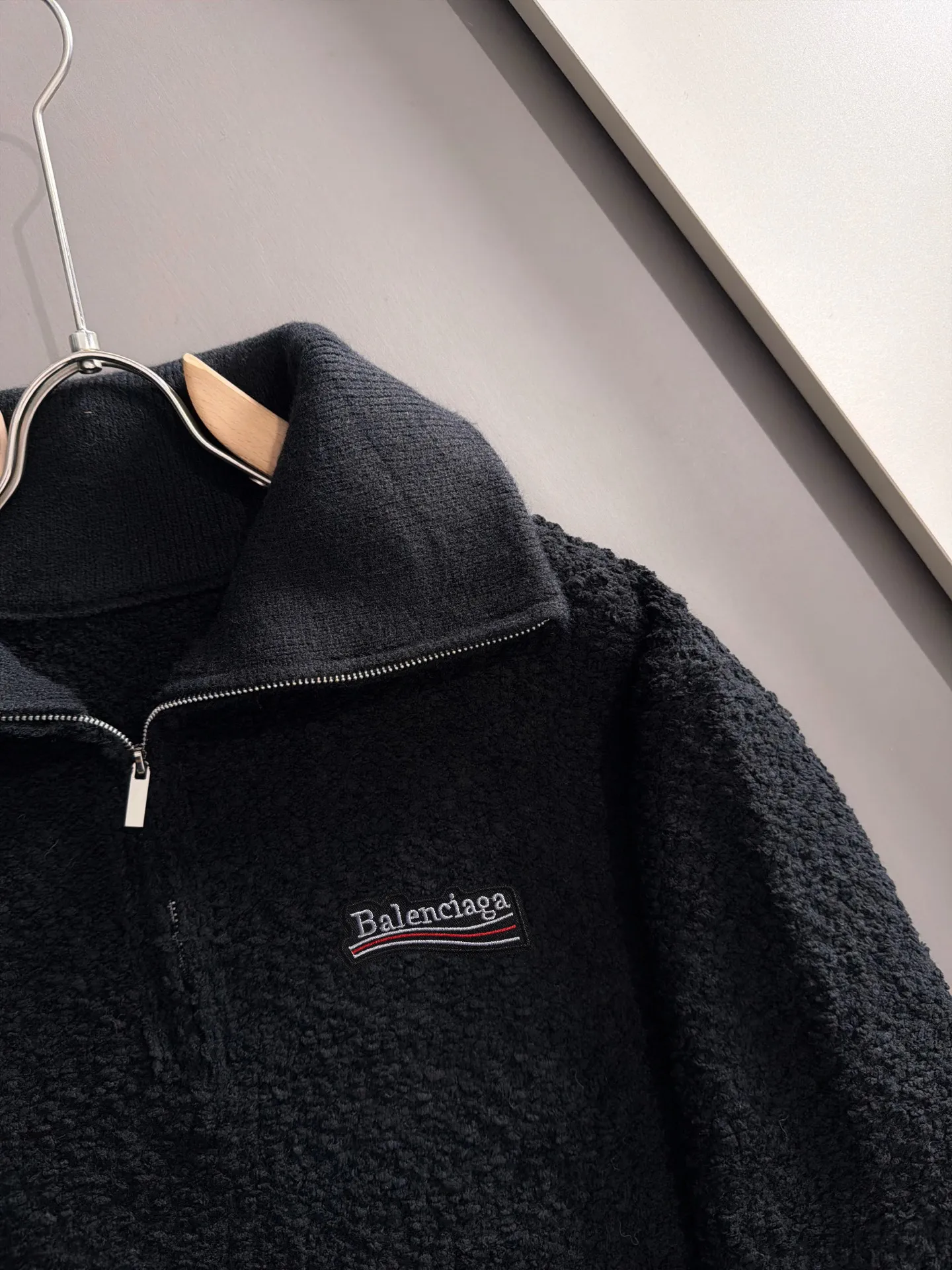 Balenciaga 2026 Long Sleeve Sweatshirts for Men and Women Same Style Many Stars Same Style, Top Original Version Feel Free to Compare 🆚The fabric is custom-dyed and lightly sprayed and distressed. The fabric, material, and details are consistent with the original version. Special cotton and linen fabrics are used. The fabric cost is extremely expensive. It is twice as expensive as pure cotton materials. We will do better at all costs. Three standards are complete. The comparison between non-market products and our fabrics is very different. Only the top version is made! Size: M-3XL